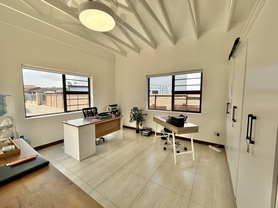 4 Bedroom Property for Sale in Wavecrest Eastern Cape